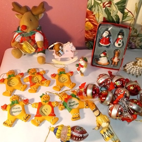 CHRISTMAS TREASURE BASKET FILLED WITH ORNAMENTS - Picture 6 of 15